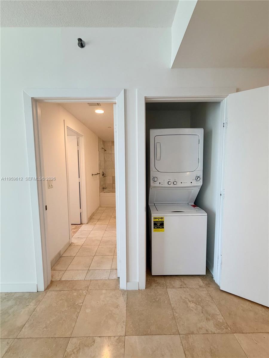 1060 Brickell Ave #2113, Miami FL 33131
