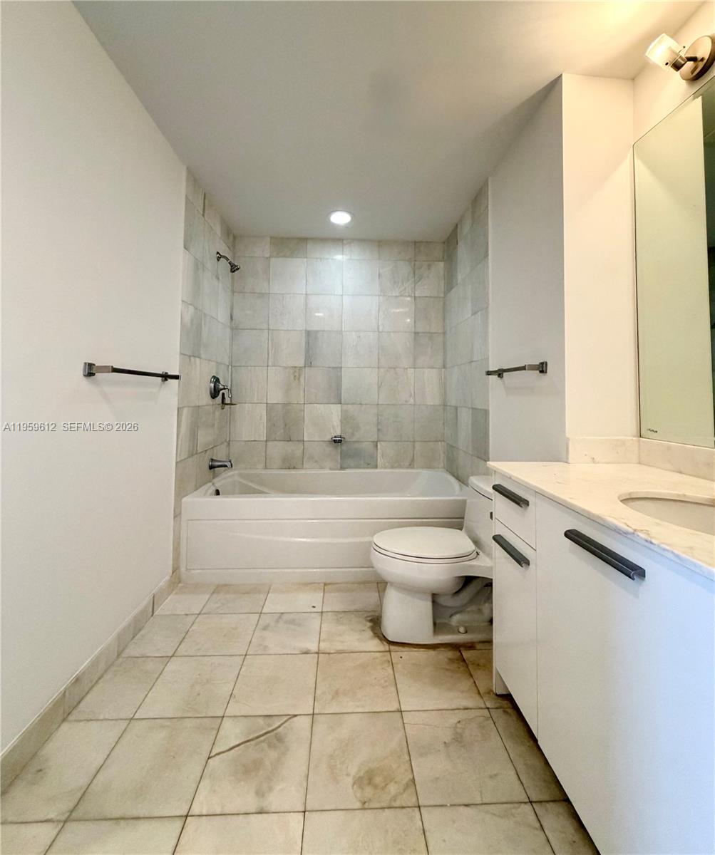 1060 Brickell Ave #2113, Miami FL 33131
