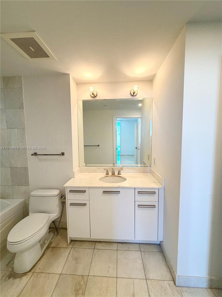1060 Brickell Ave #2113, Miami FL 33131