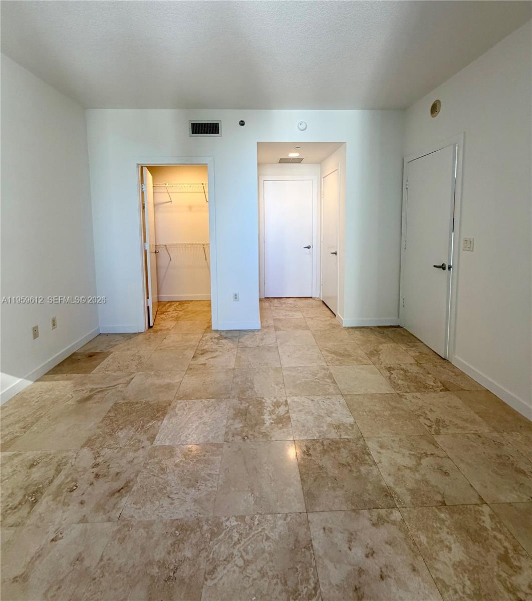1060 Brickell Ave #2113, Miami FL 33131