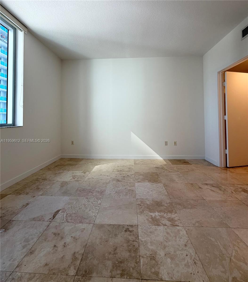 1060 Brickell Ave #2113, Miami FL 33131