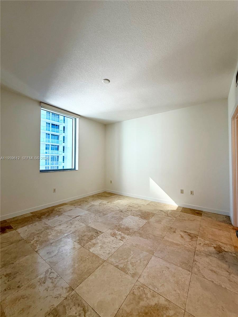1060 Brickell Ave #2113, Miami FL 33131
