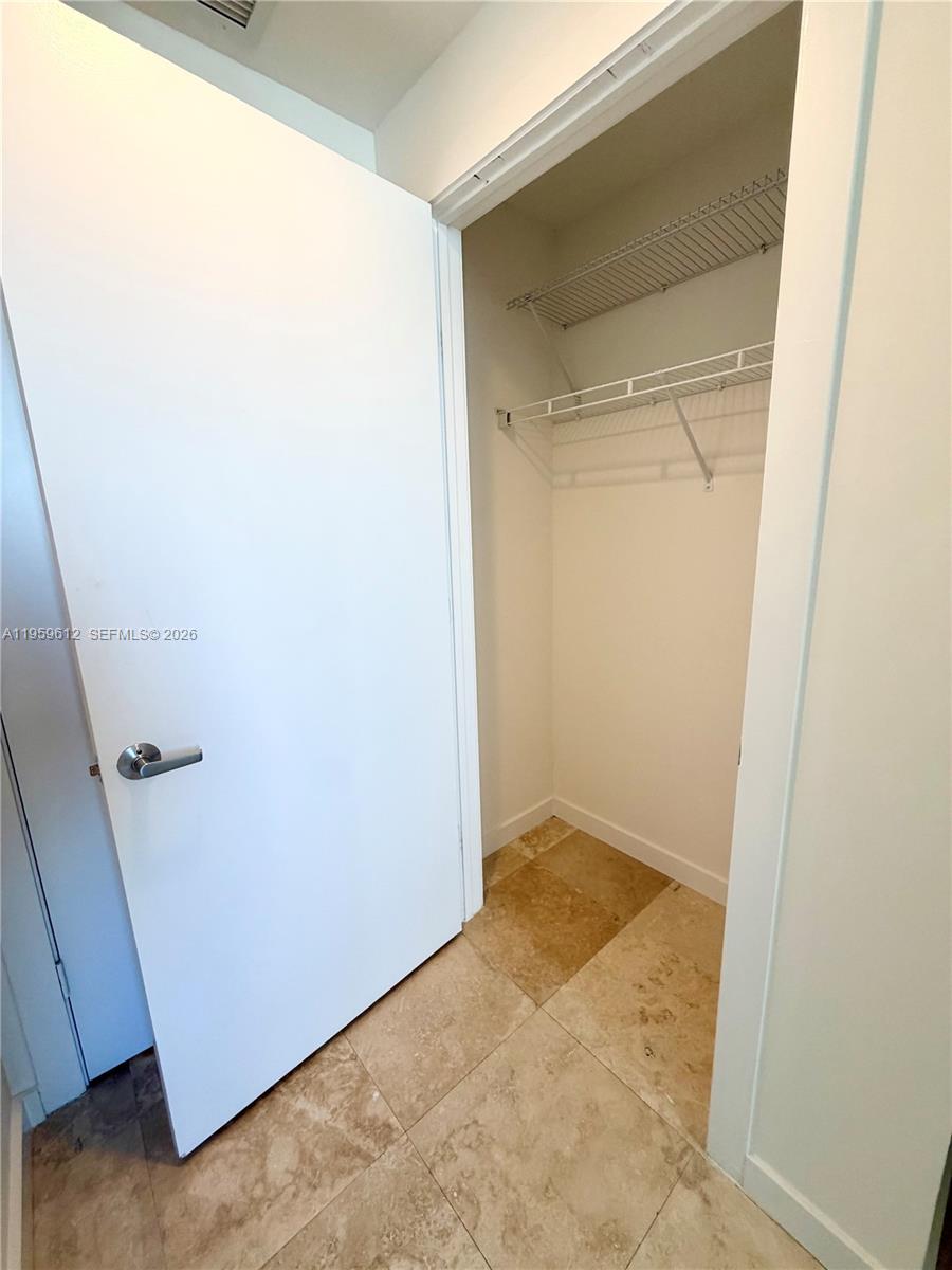 1060 Brickell Ave #2113, Miami FL 33131