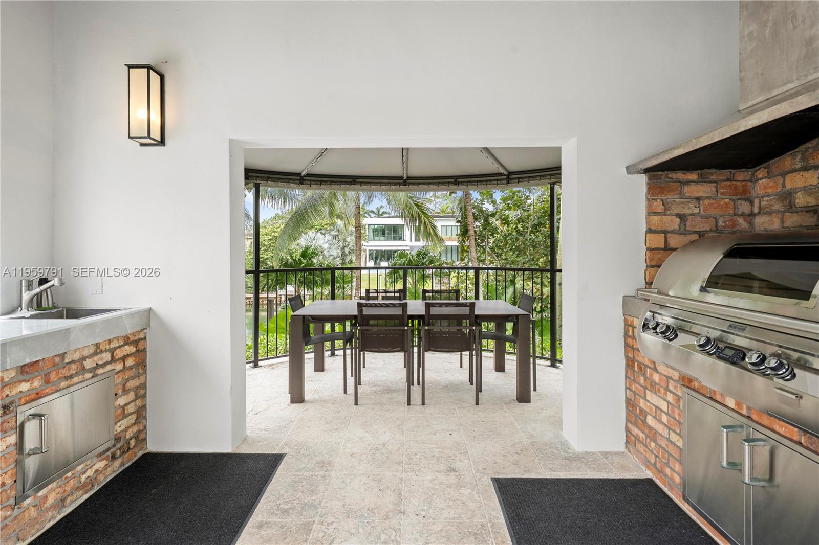 555 Arvida Pkwy, Coral Gables FL 33156