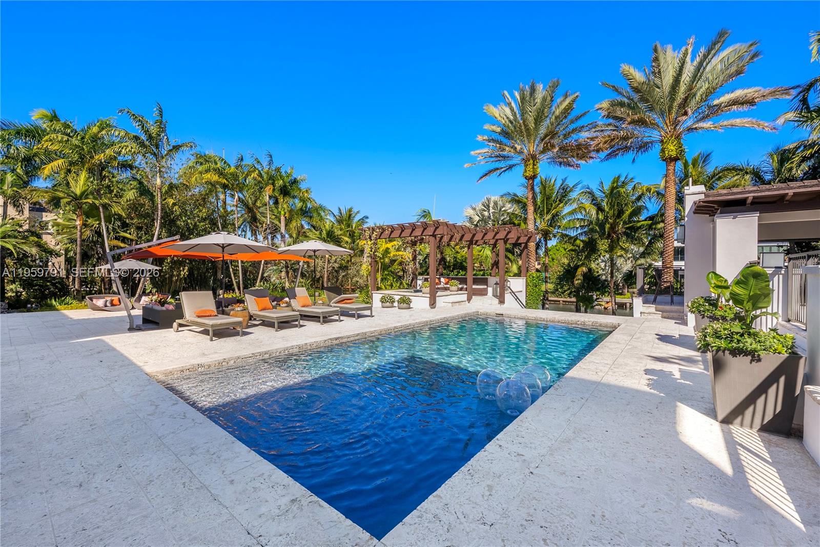555 Arvida Pkwy, Coral Gables FL 33156