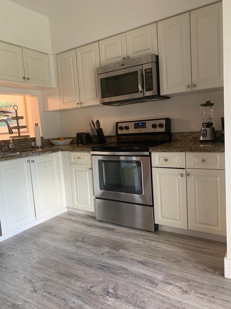 20 Key West Ct, Weston FL 33326