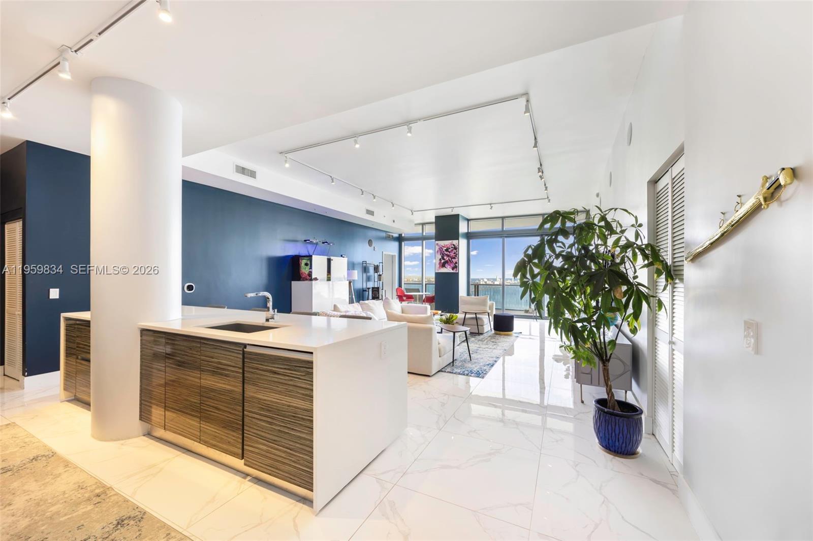 460 NE 28th St #4002, Miami FL 33137