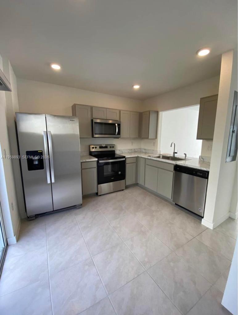 556 NE 5th St #1, Florida City FL 33034