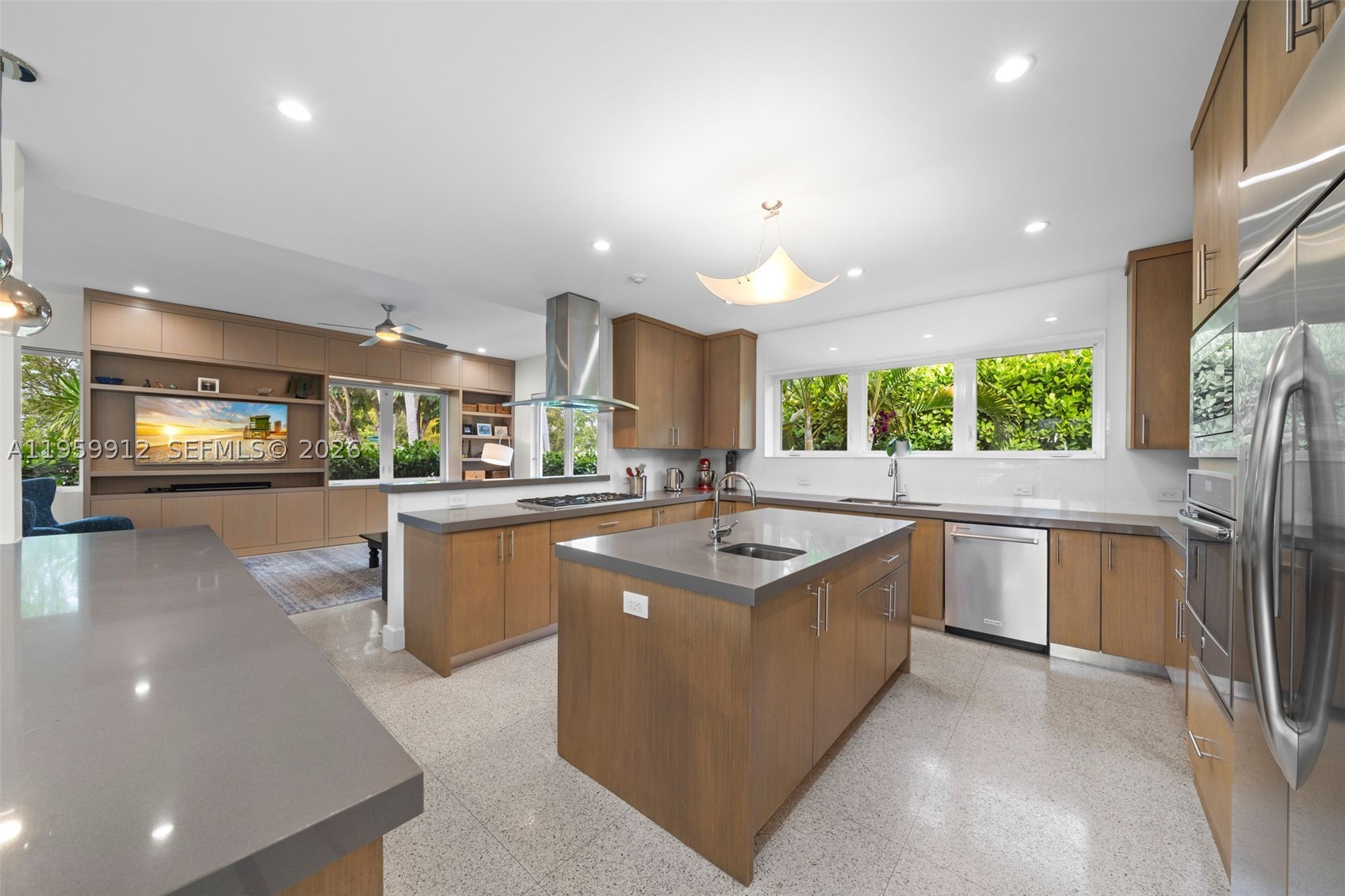 4595 N Jefferson Ave, Miami Beach FL 33140