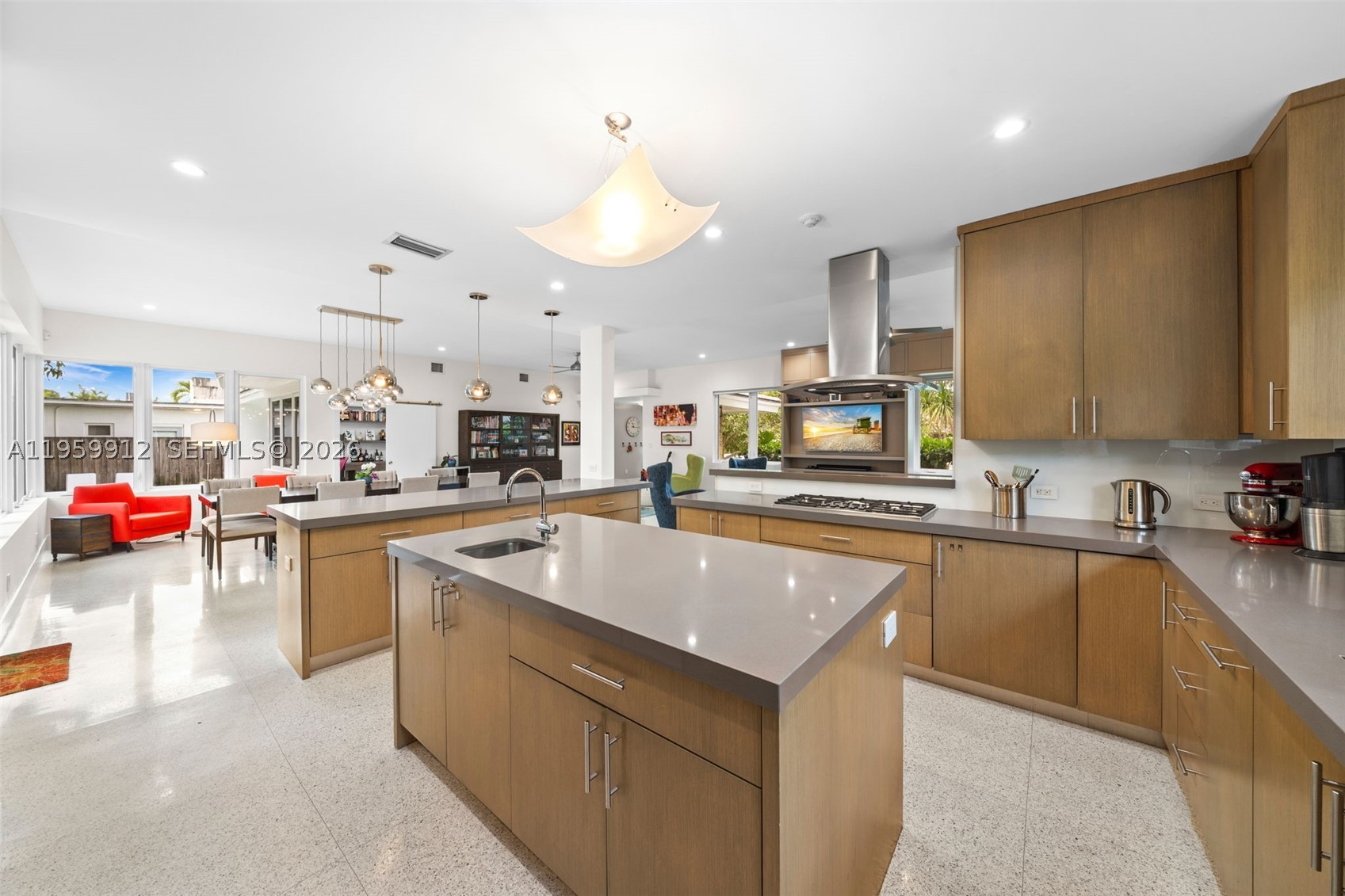 4595 N Jefferson Ave, Miami Beach FL 33140