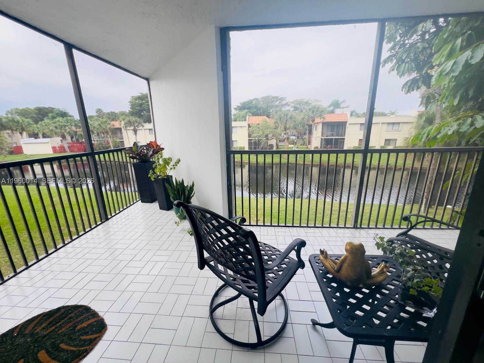 491 Racquet Club Rd #211, Weston FL 33326
