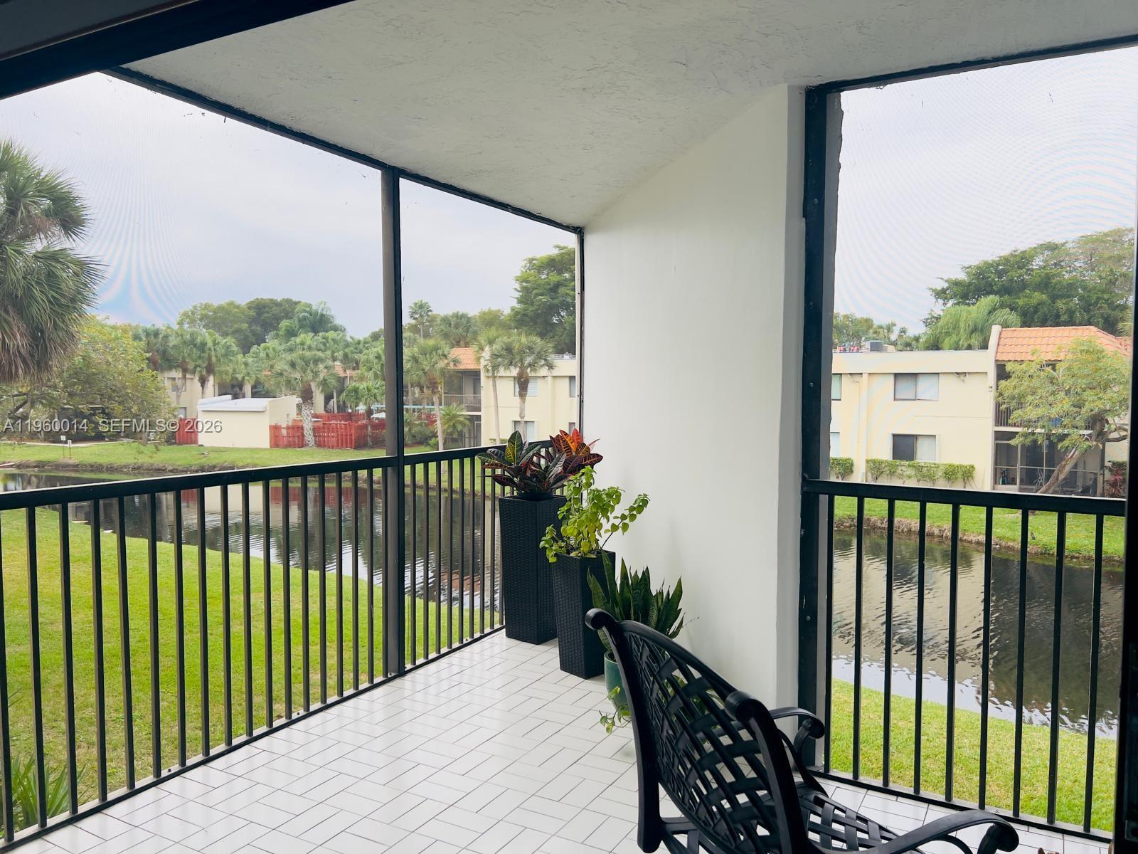 491 Racquet Club Rd #211, Weston FL 33326