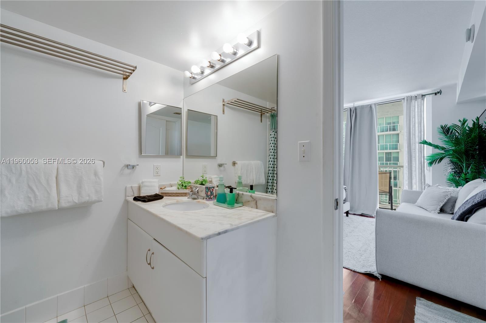 1200 Brickell Bay Dr #1705, Miami FL 33131