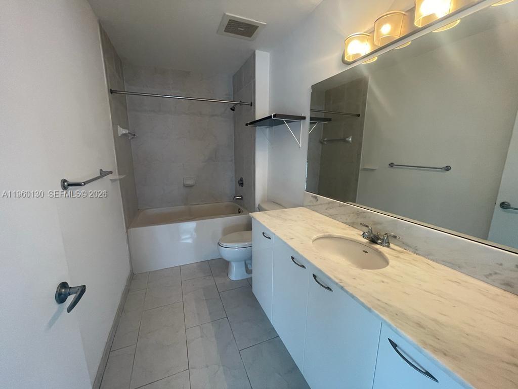 133 NE 2 AVE #1813, Miami FL 33132