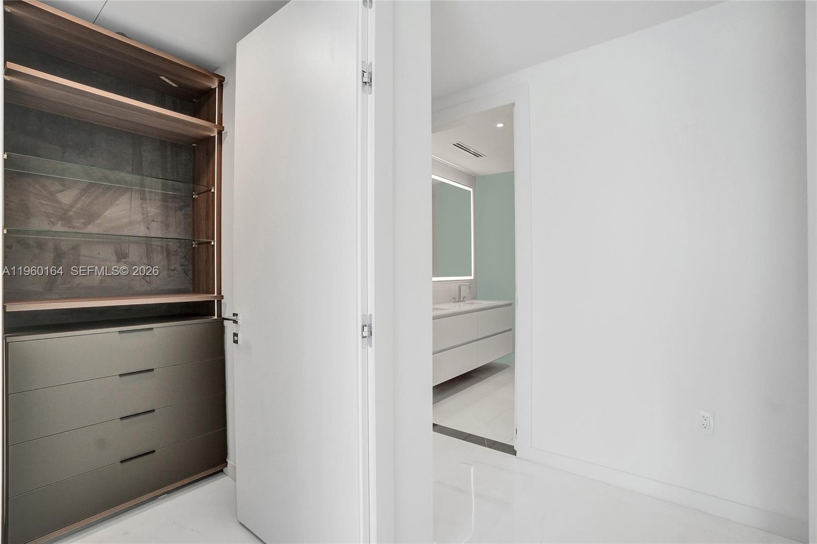 300 Biscayne Boulevard Way #2105W, Miami FL 33131