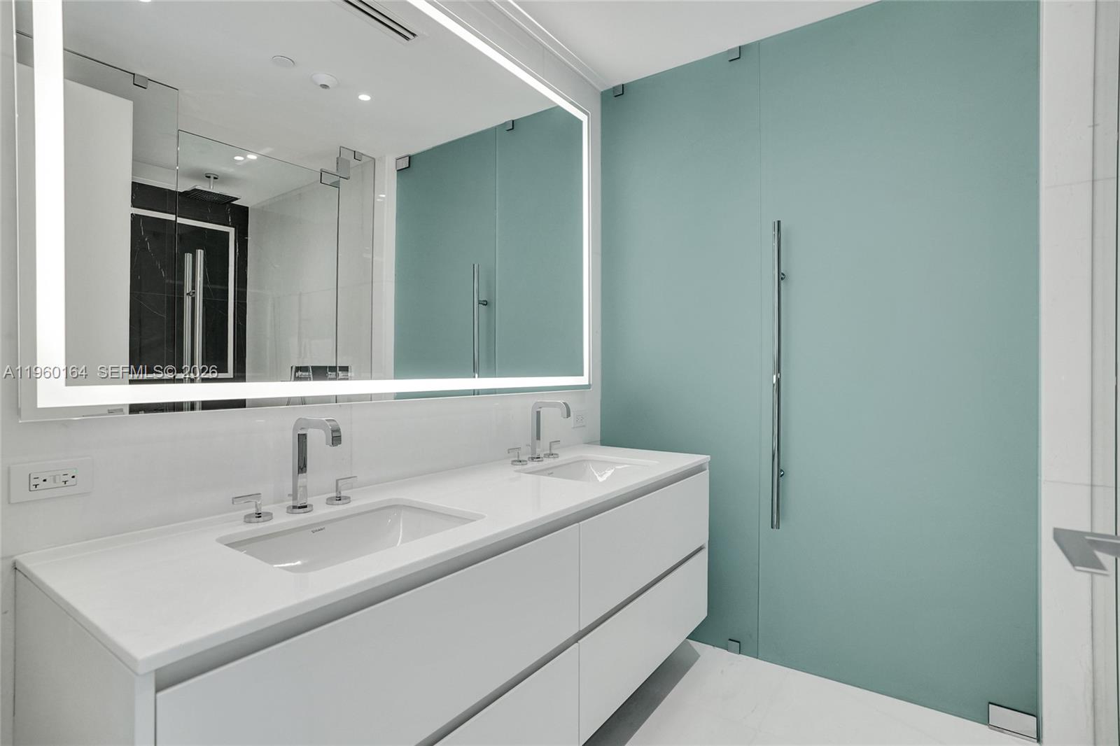 300 Biscayne Boulevard Way #2105W, Miami FL 33131