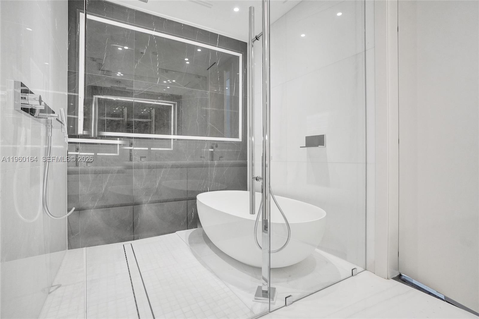 300 Biscayne Boulevard Way #2105W, Miami FL 33131