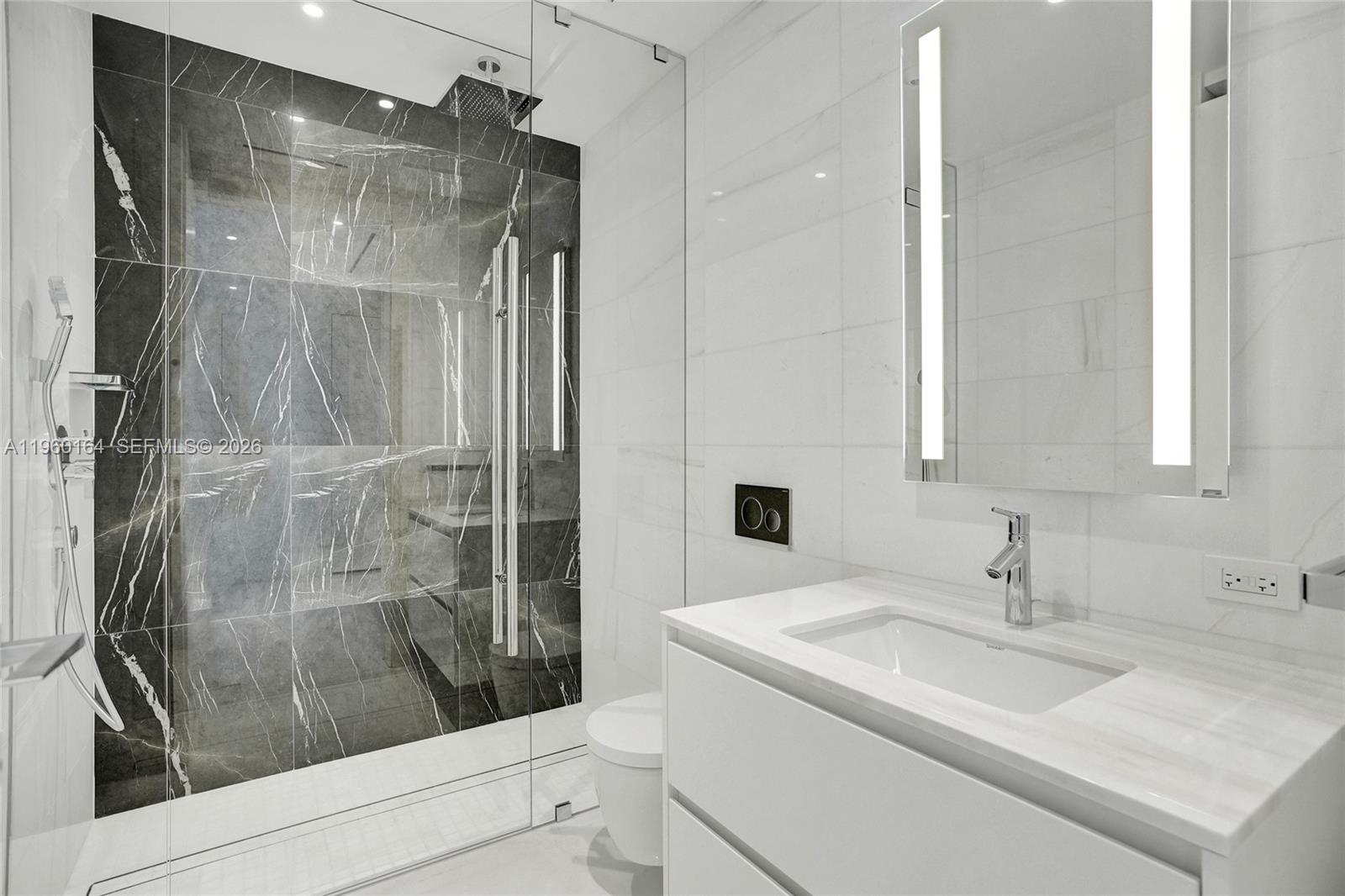 300 Biscayne Boulevard Way #2105W, Miami FL 33131