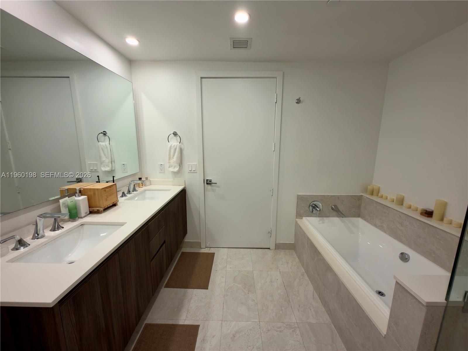 488 NE 18th St #2207, Miami FL 33132