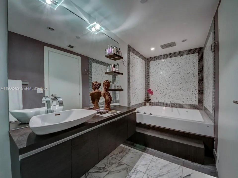 200 Biscayne Boulevard Way #501, Miami FL 33131