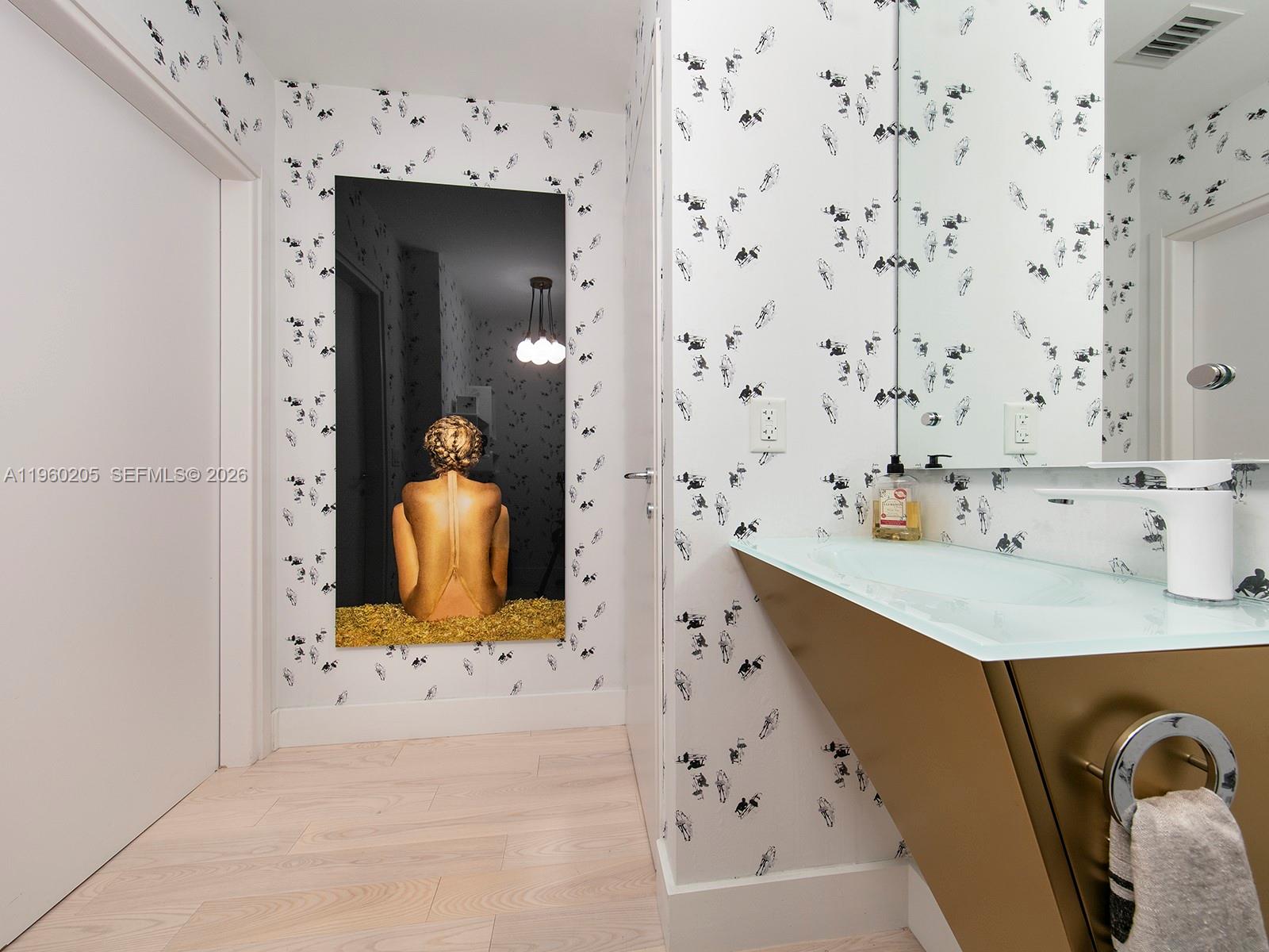 50 S Pointe Dr #707, Miami Beach FL 33139