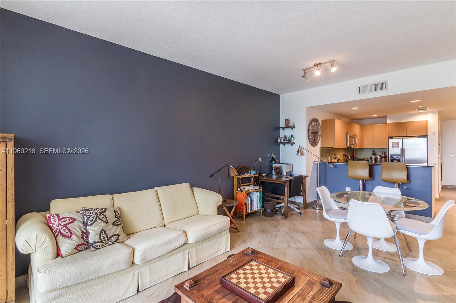 1060 Brickell Ave #1415, Miami FL 33131