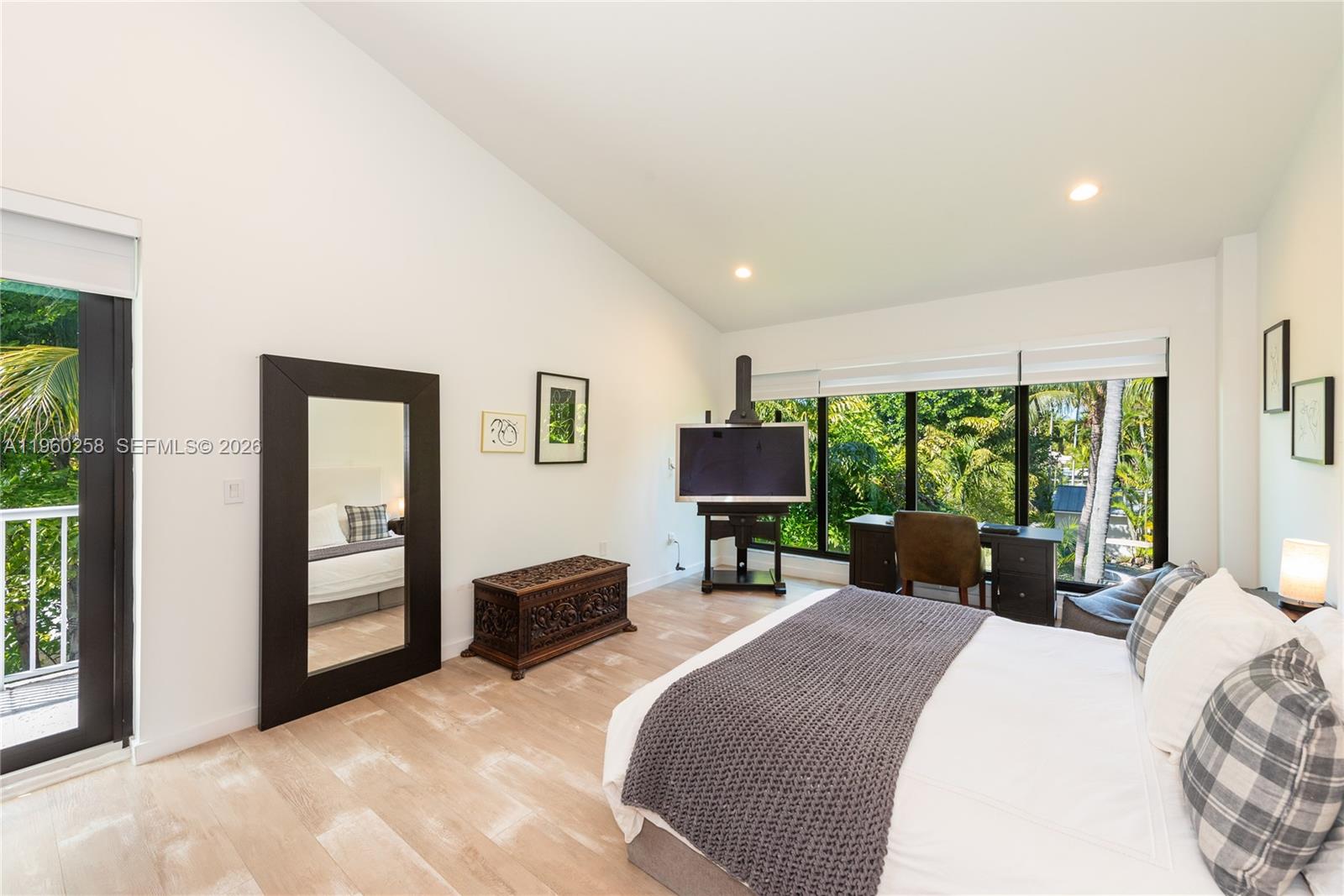 650 Curtiswood Dr, Key Biscayne FL 33149