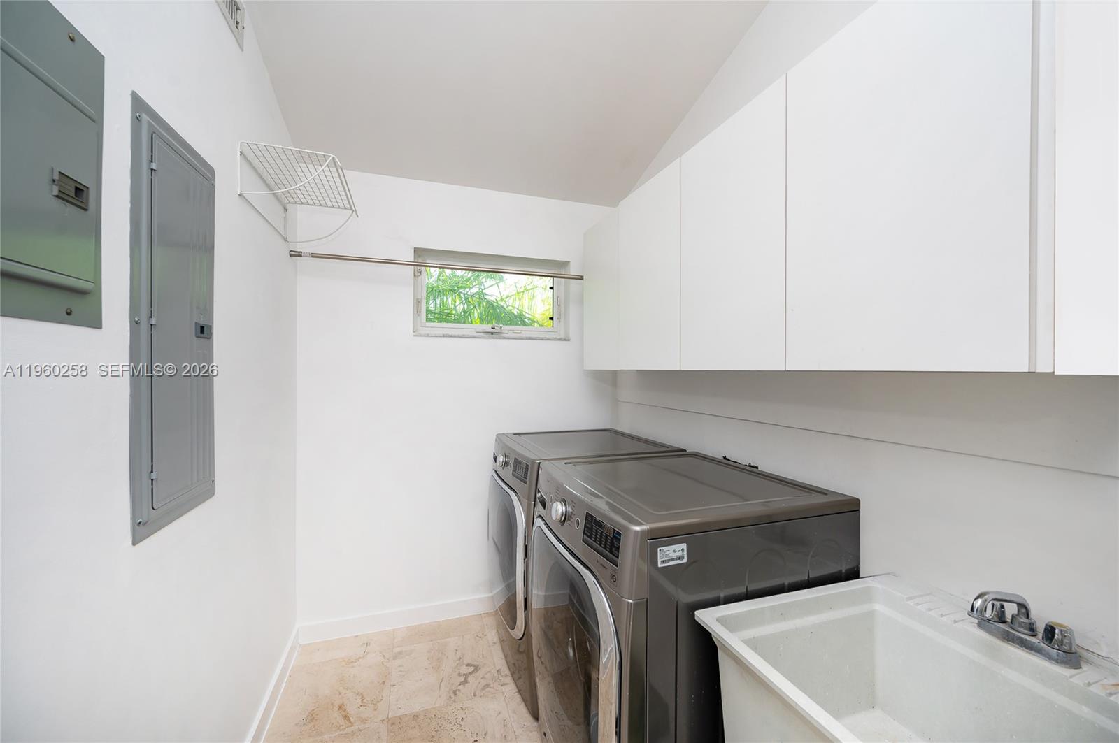 650 Curtiswood Dr, Key Biscayne FL 33149