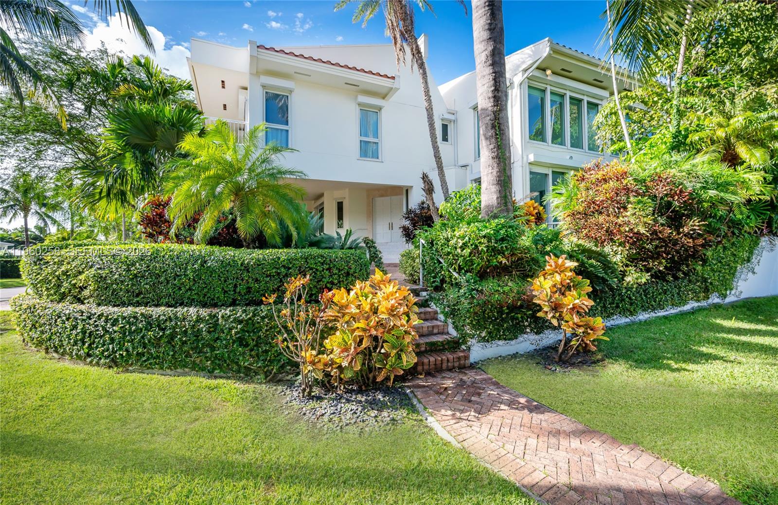650 Curtiswood Dr, Key Biscayne FL 33149