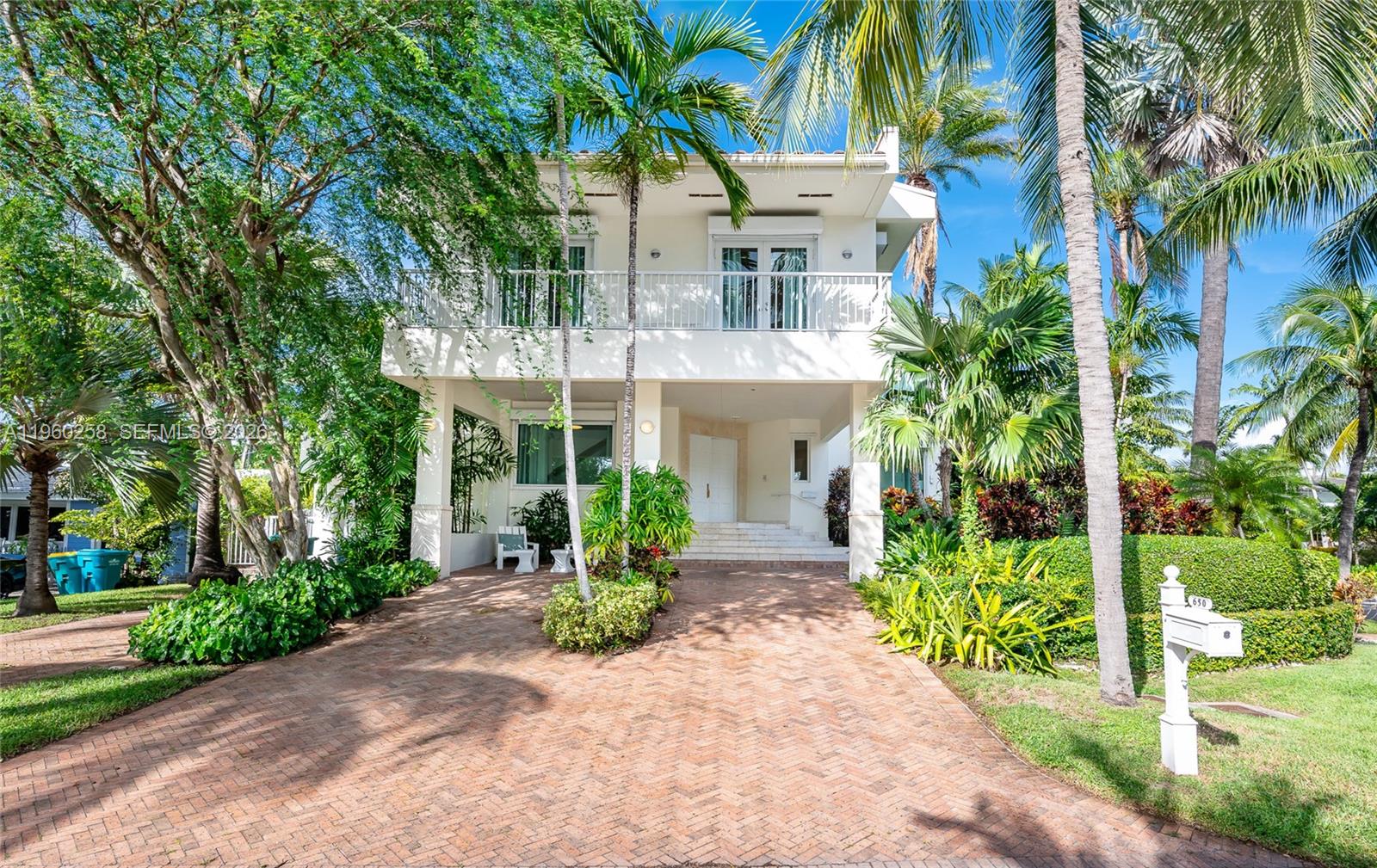 650 Curtiswood Dr, Key Biscayne FL 33149