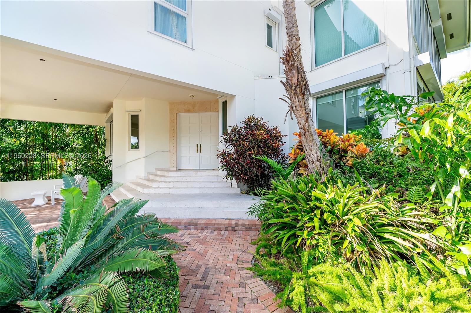 650 Curtiswood Dr, Key Biscayne FL 33149
