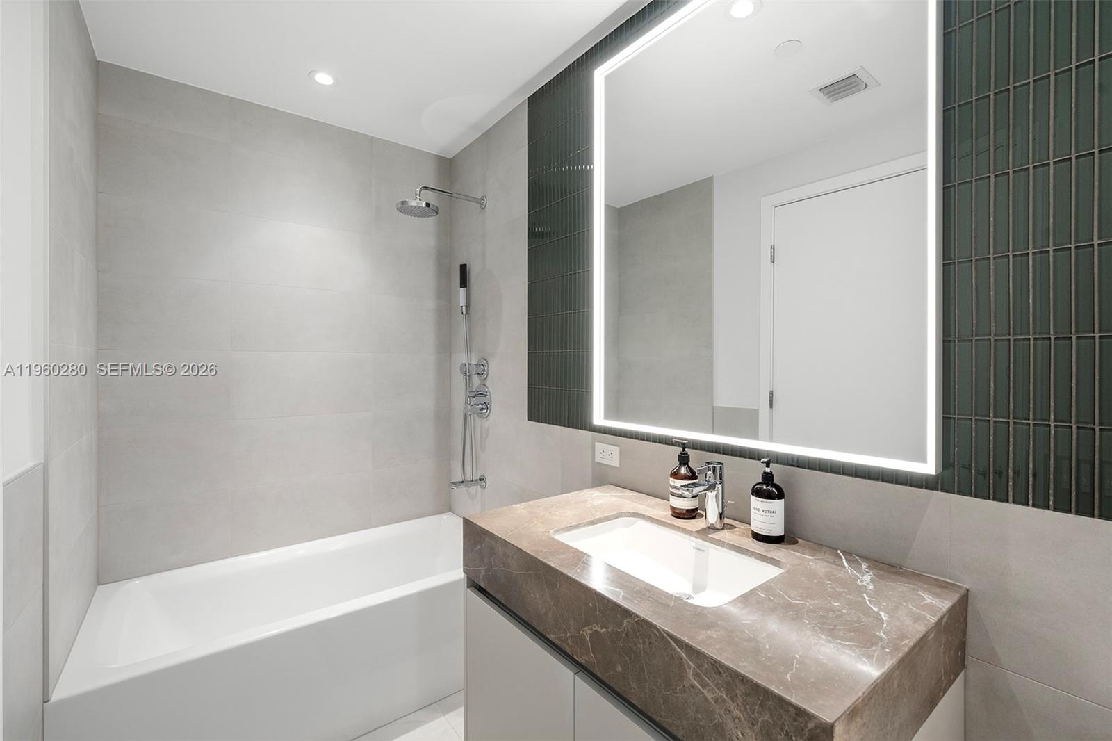 500 Alton #2203, Miami Beach FL 33139