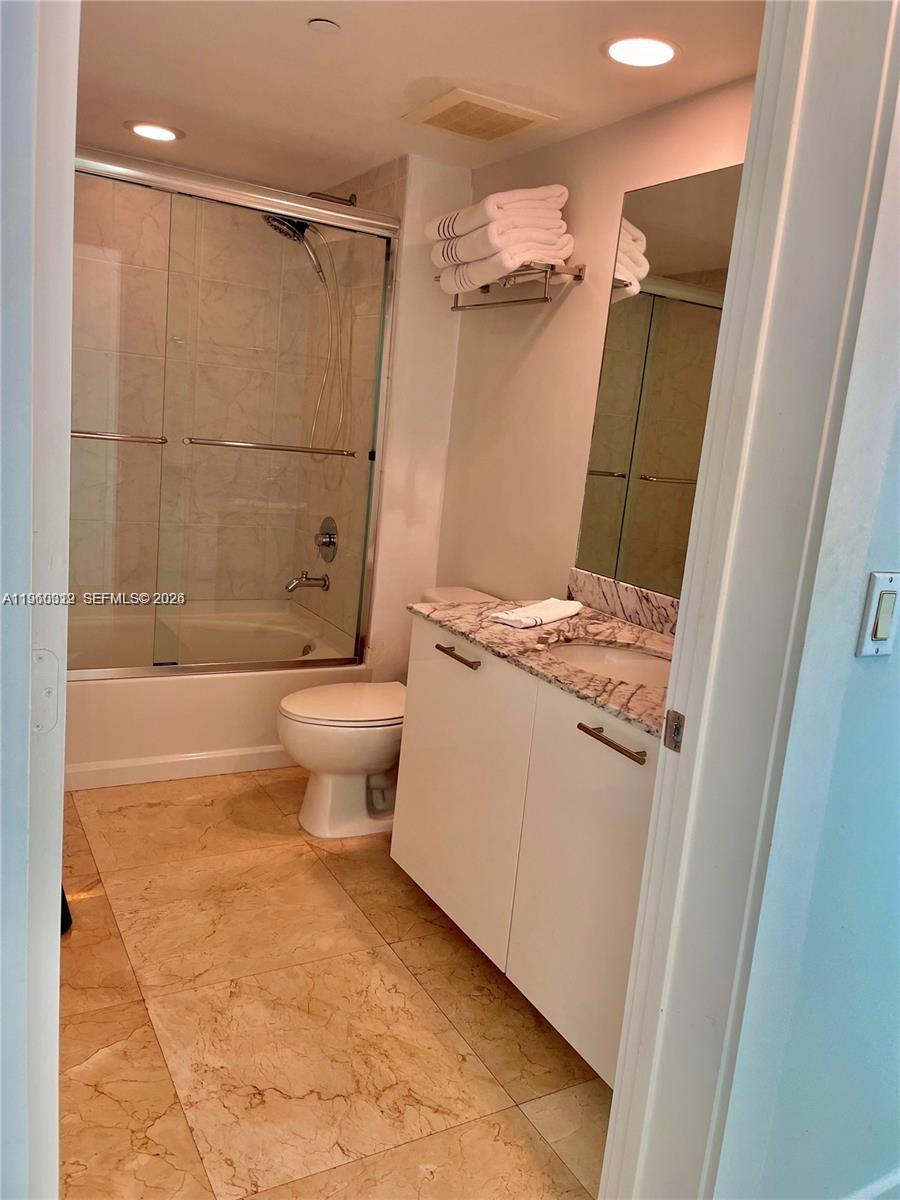 Miami FL 33131 - A11960319