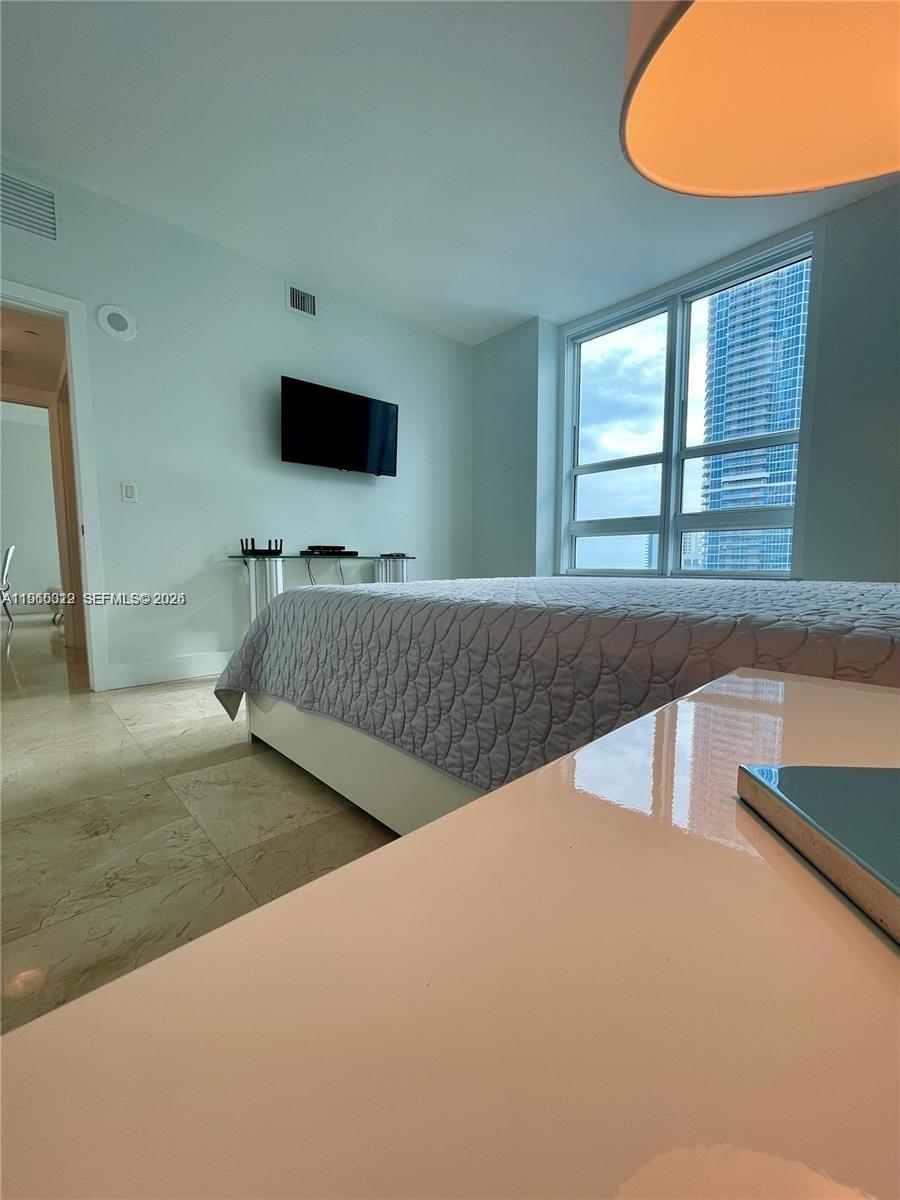 Miami FL 33131 - A11960319