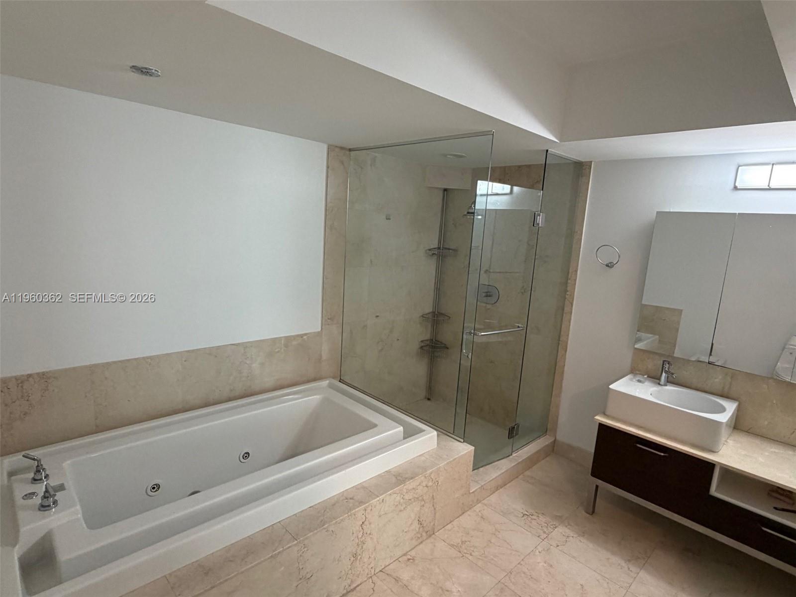 218 SE 14th St #1406, Miami FL 33131