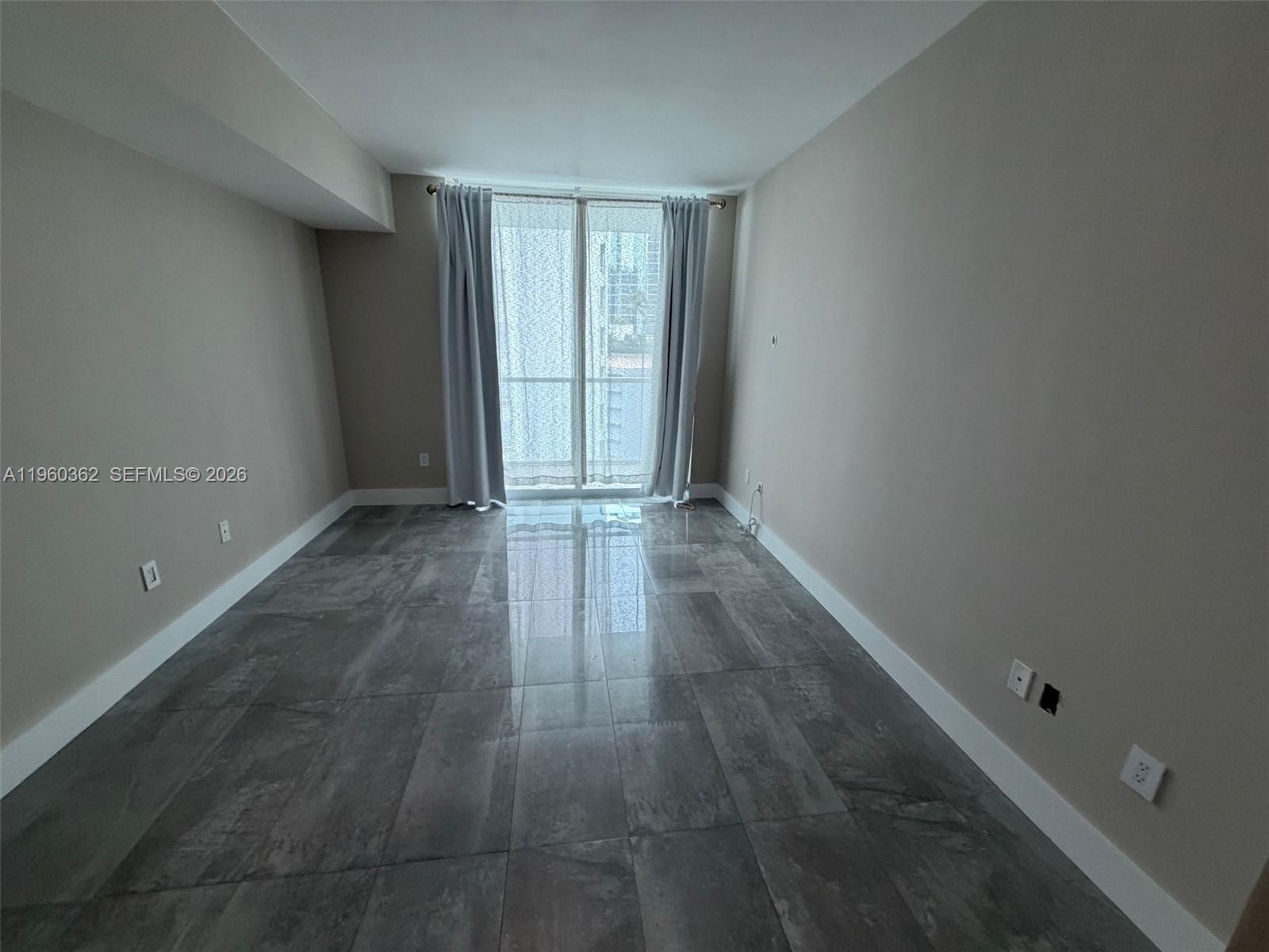 218 SE 14th St #1406, Miami FL 33131