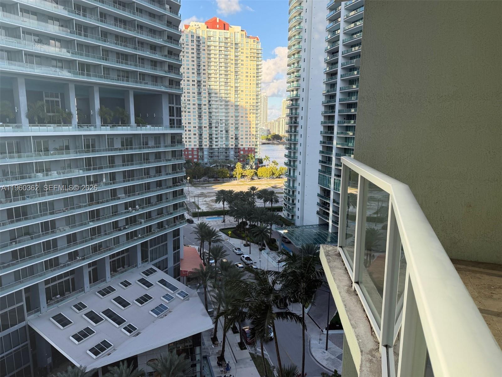 218 SE 14th St #1406, Miami FL 33131