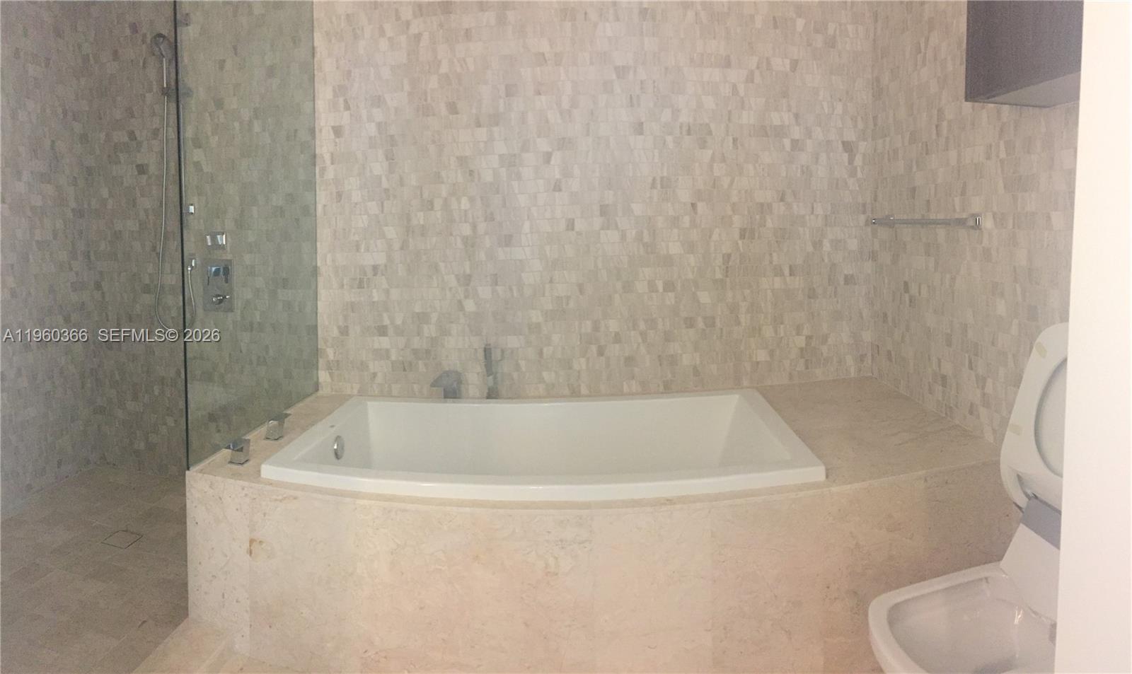 68 SE 6th St #3412, Miami FL 33131