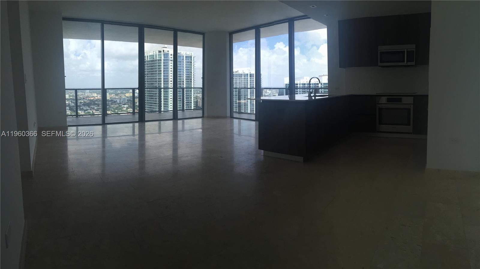 68 SE 6th St #3412, Miami FL 33131