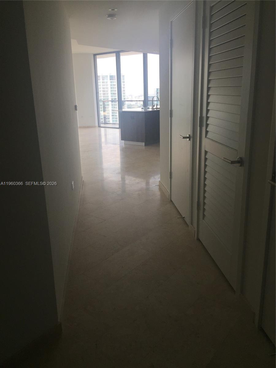 68 SE 6th St #3412, Miami FL 33131