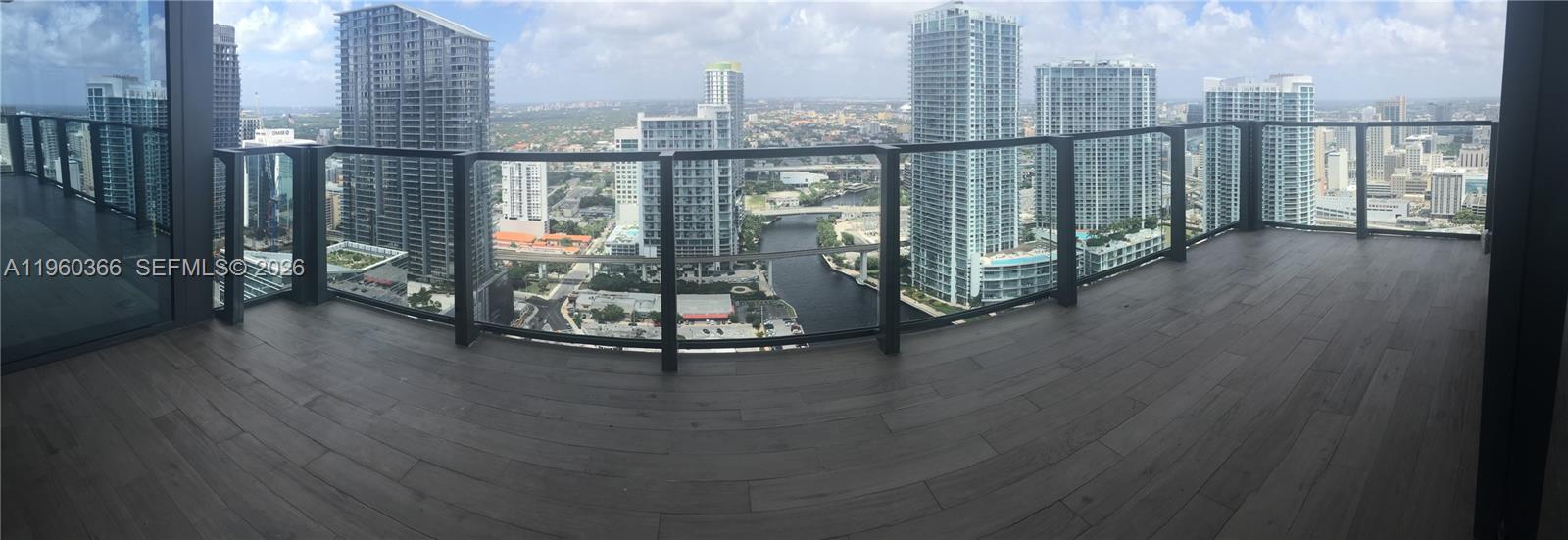 68 SE 6th St #3412, Miami FL 33131