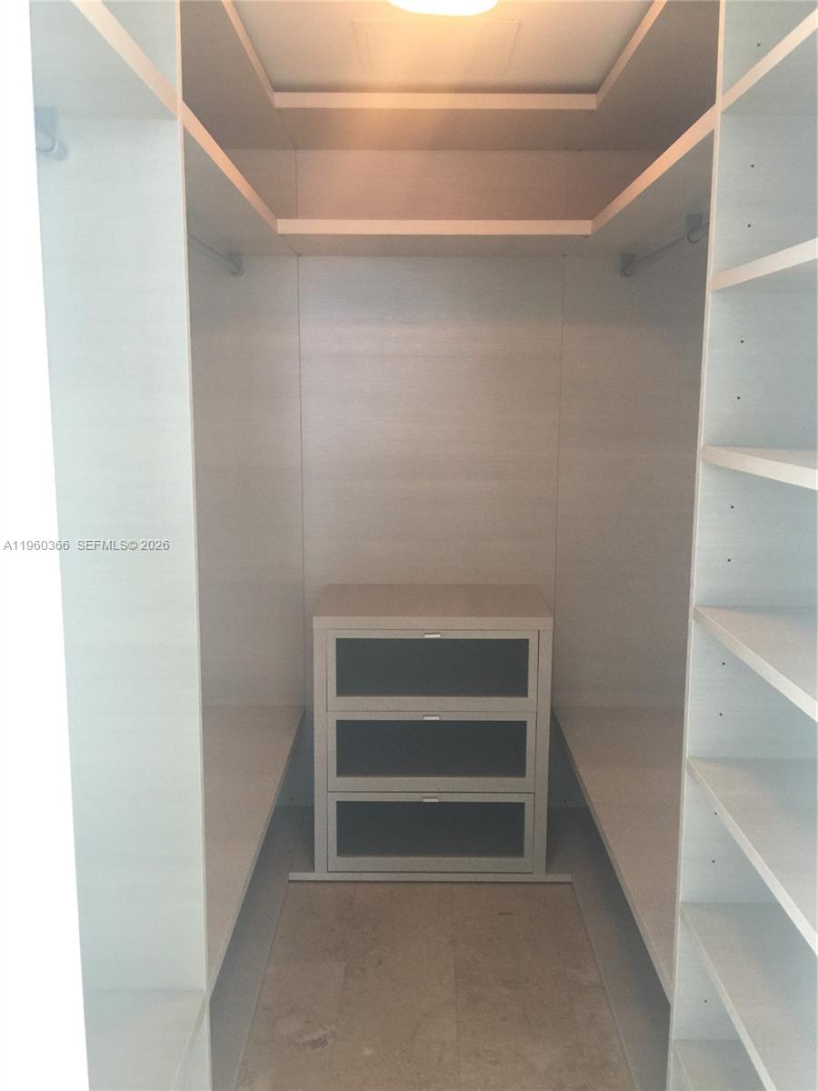 68 SE 6th St #3412, Miami FL 33131