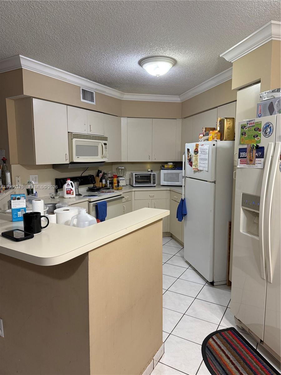 4677 NW 9th St #106, Miami FL 33126