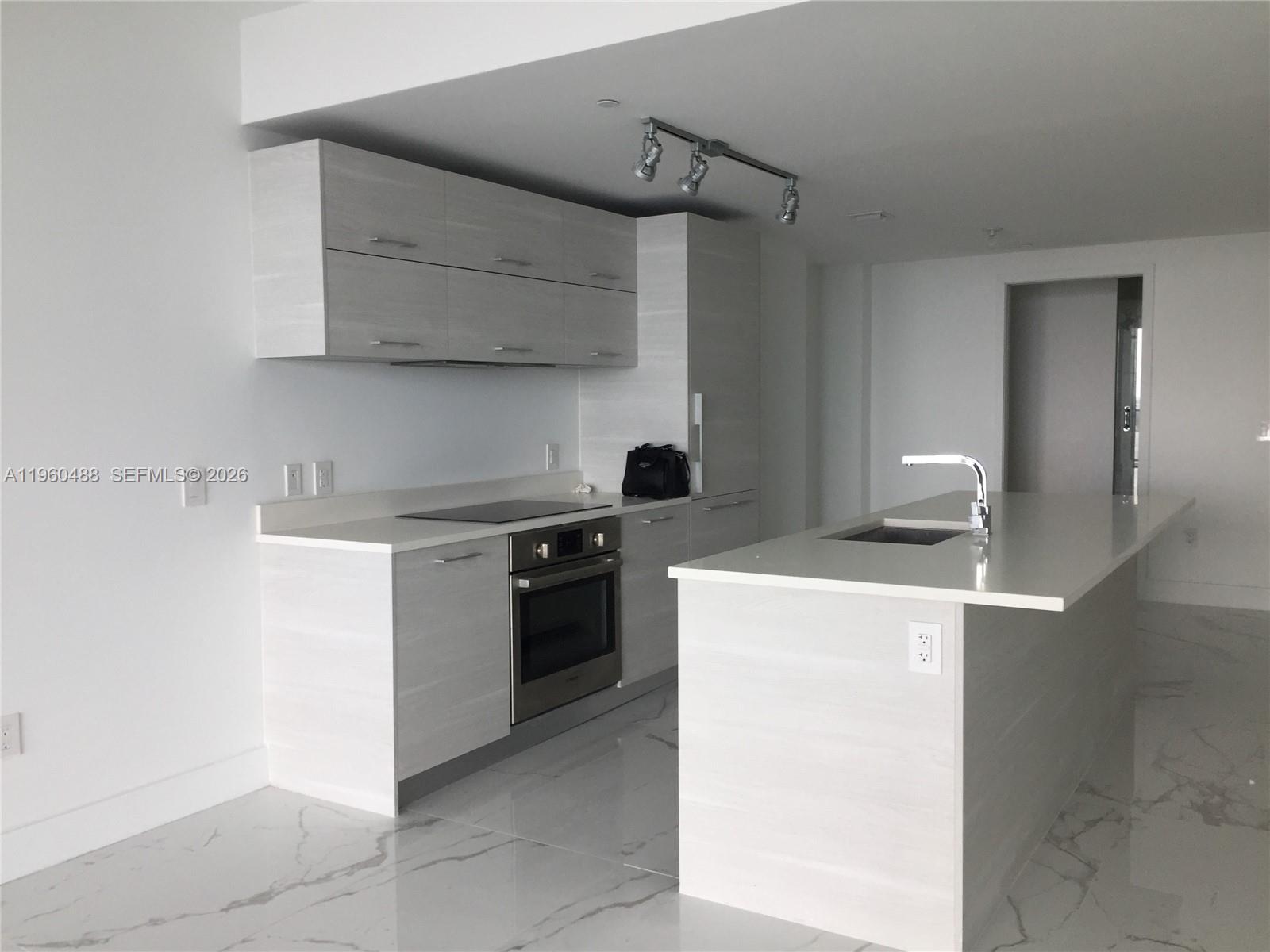 650 NE 32nd St #2303, Miami FL 33137