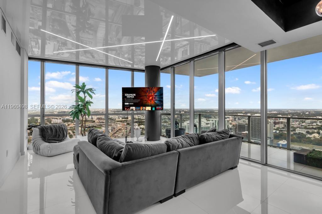1100 Biscayne Blvd #4907, Miami FL 33132