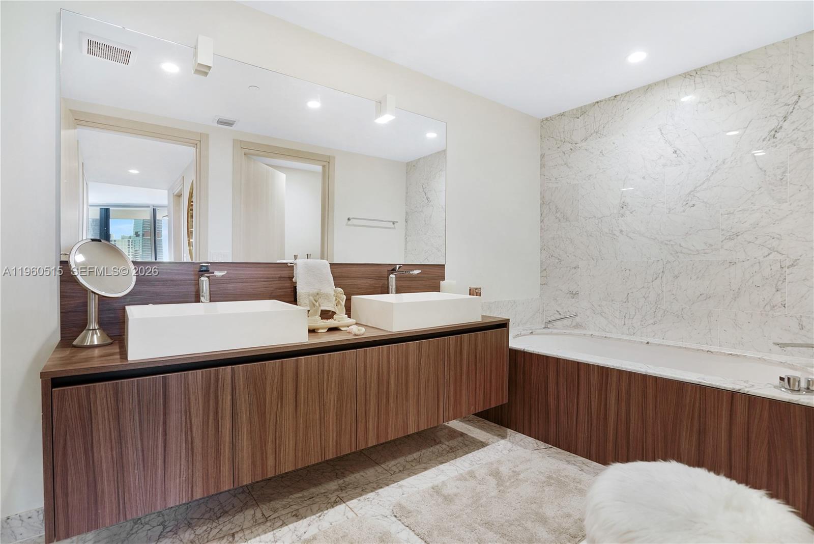 1000 Brickell Plz #1902, Miami FL 33131