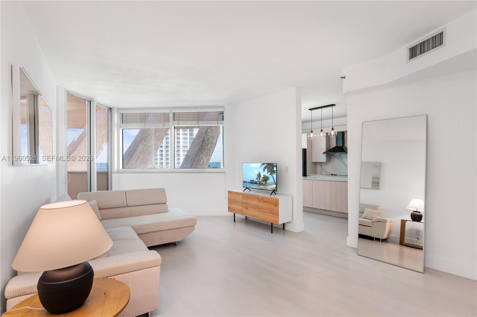 300 S Pointe Dr #907, Miami Beach FL 33139