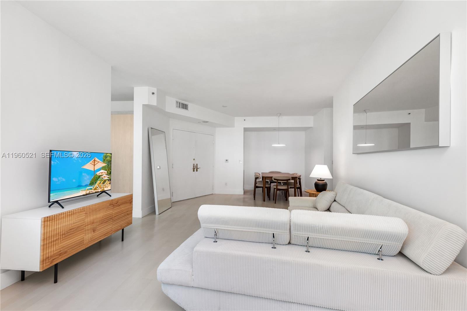 300 S Pointe Dr #907, Miami Beach FL 33139
