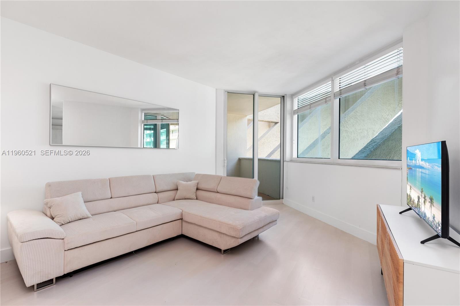 300 S Pointe Dr #907, Miami Beach FL 33139