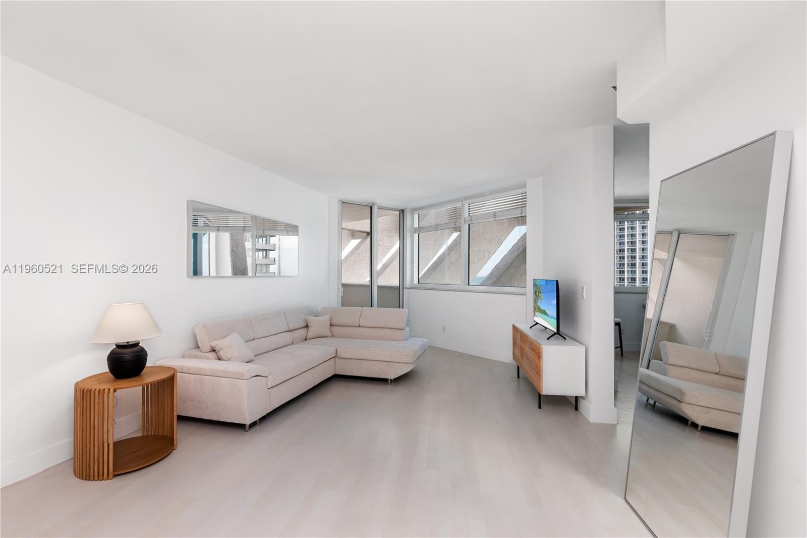300 S Pointe Dr #907, Miami Beach FL 33139